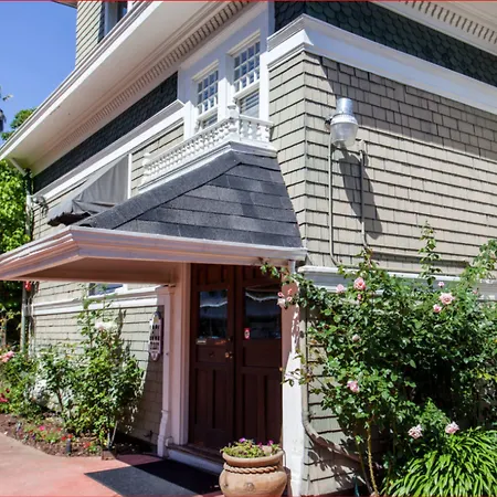 1801 First Luxury Inn-2